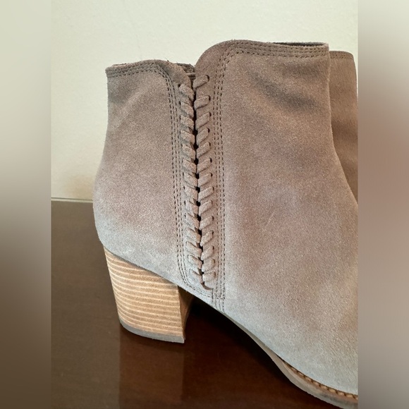 Blondo Nina Waterproof Tan Suede Ankle Booties - Picture 3 of 10
